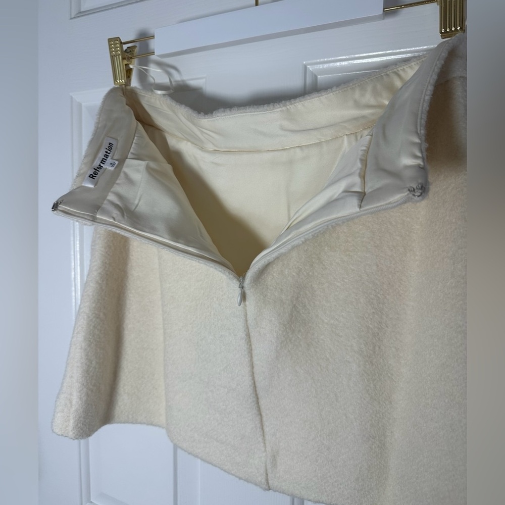 NWOT Reformation Brielle Skirt in Ivory - Picture 9 of 10